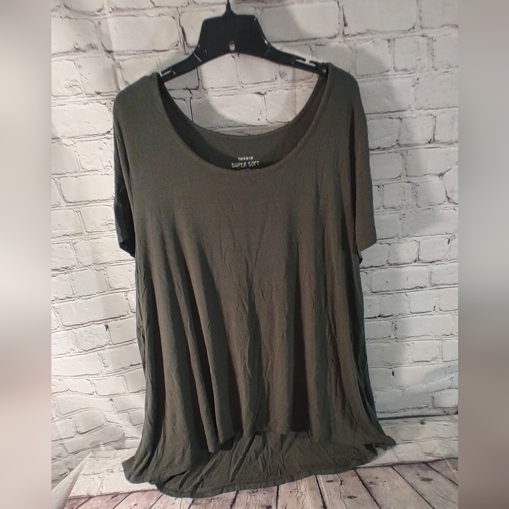 Torrid Super Soft Green Green Flowy Tee Shirt 3X